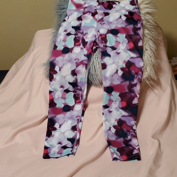Capris (NEVER WORN) - Picture 1 of 1